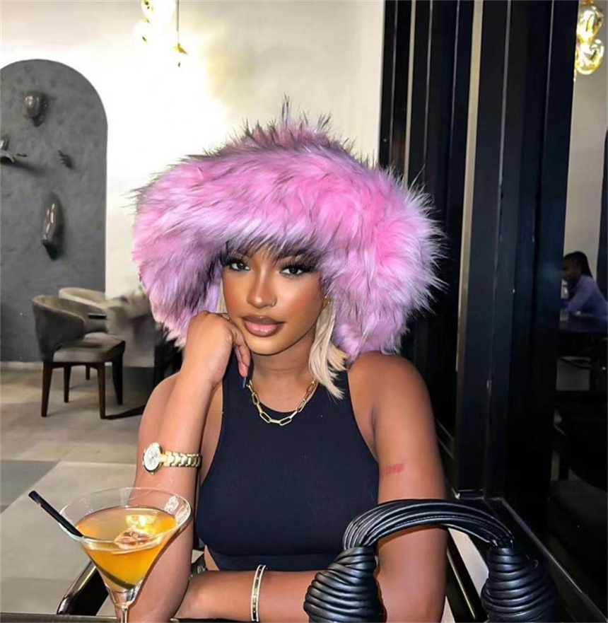 Fluffy Faux Fur Bucket Hat Win - огляд і ціна Bucket Hat Embroidered